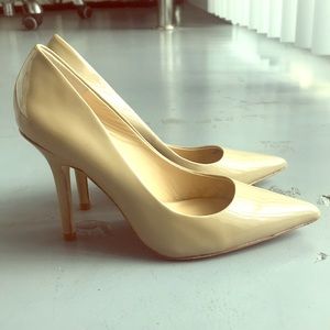 Charles David “Sway” Pointy Toe Pump